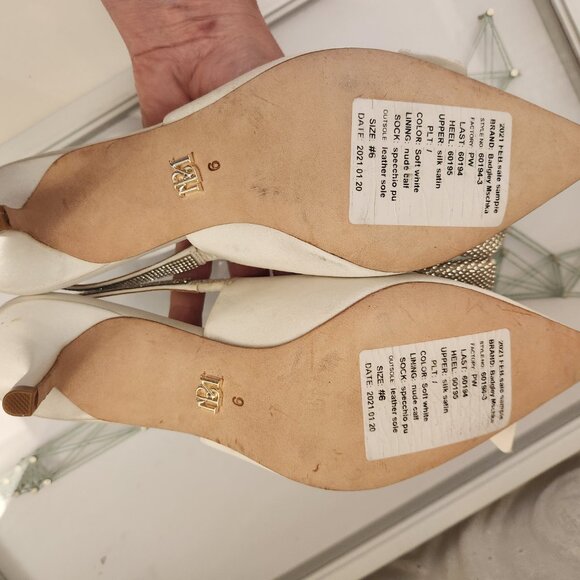 Badgley Mischka Bow detail sling back heels. NWT. Size 6 - Picture 9 of 11